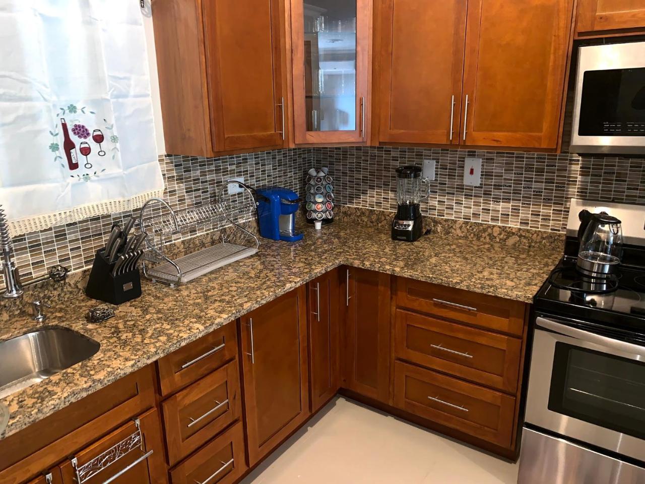 Apartmán Hamptons At Fairway Across From Ac Marriott Unit No3 Kingston Exteriér fotografie