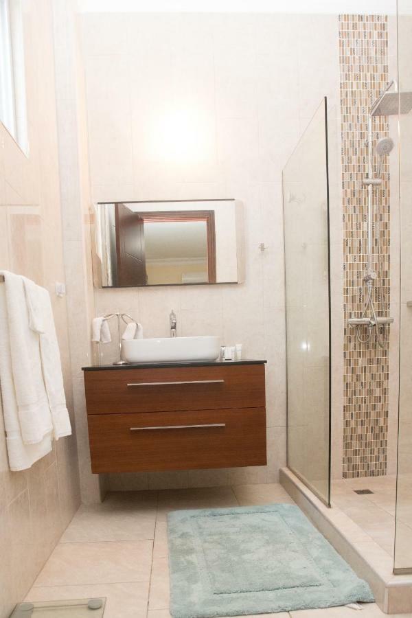 Apartmán Hamptons At Fairway Across From Ac Marriott Unit No3 Kingston Exteriér fotografie