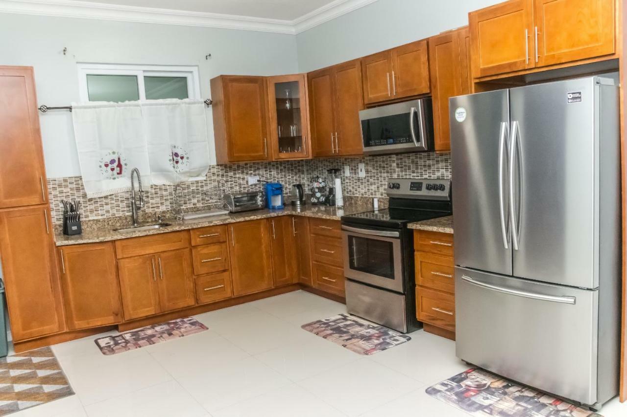 Apartmán Hamptons At Fairway Across From Ac Marriott Unit No3 Kingston Exteriér fotografie